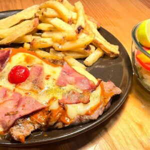 BISTECK CON QUESO Y TOCINO